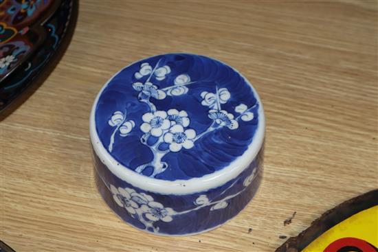 A large 19th century Chinese blue and white jar and cover Height 32cm
